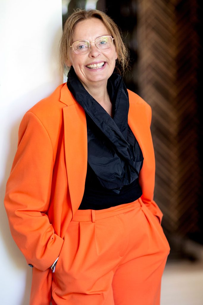 Gitte Friis arbejder som leder- og erhvervscoach i Esbjerg. Her ser du billede af Gitte Friis. Gitte har over 20 års erfaring i at hjælpe leder, virksomheder og teams til at samarbejde bedre og udvikle sig sammen. Karriere og Outplacement Victory Coaching