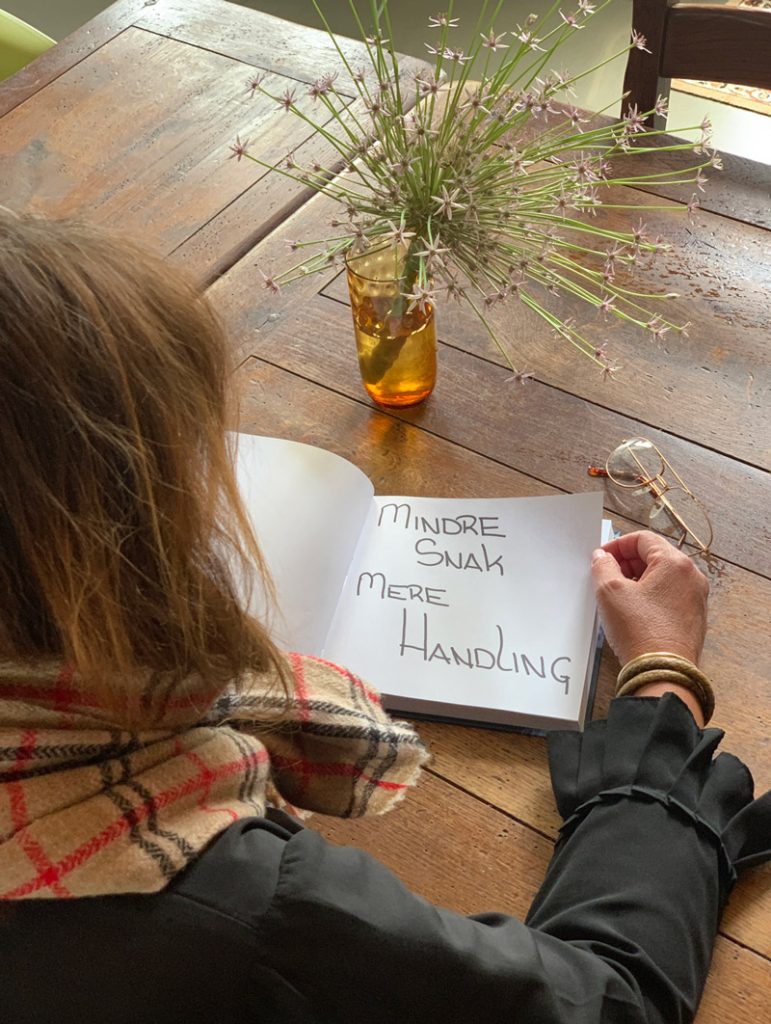 Mindre Snak Mere Handling